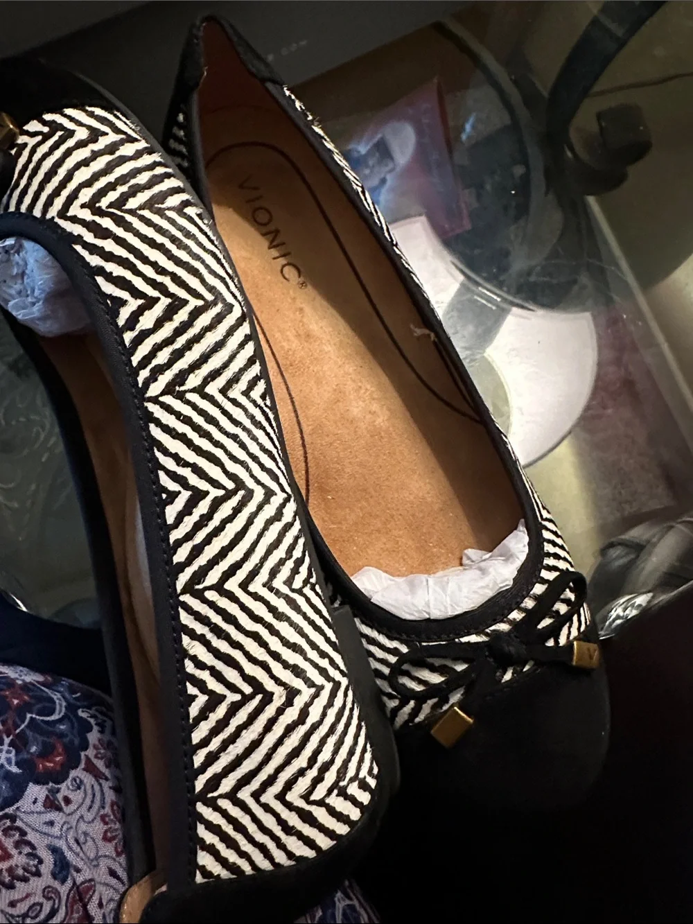 Vionic Black & White Zigzag Ballet Flats with Bow Detail